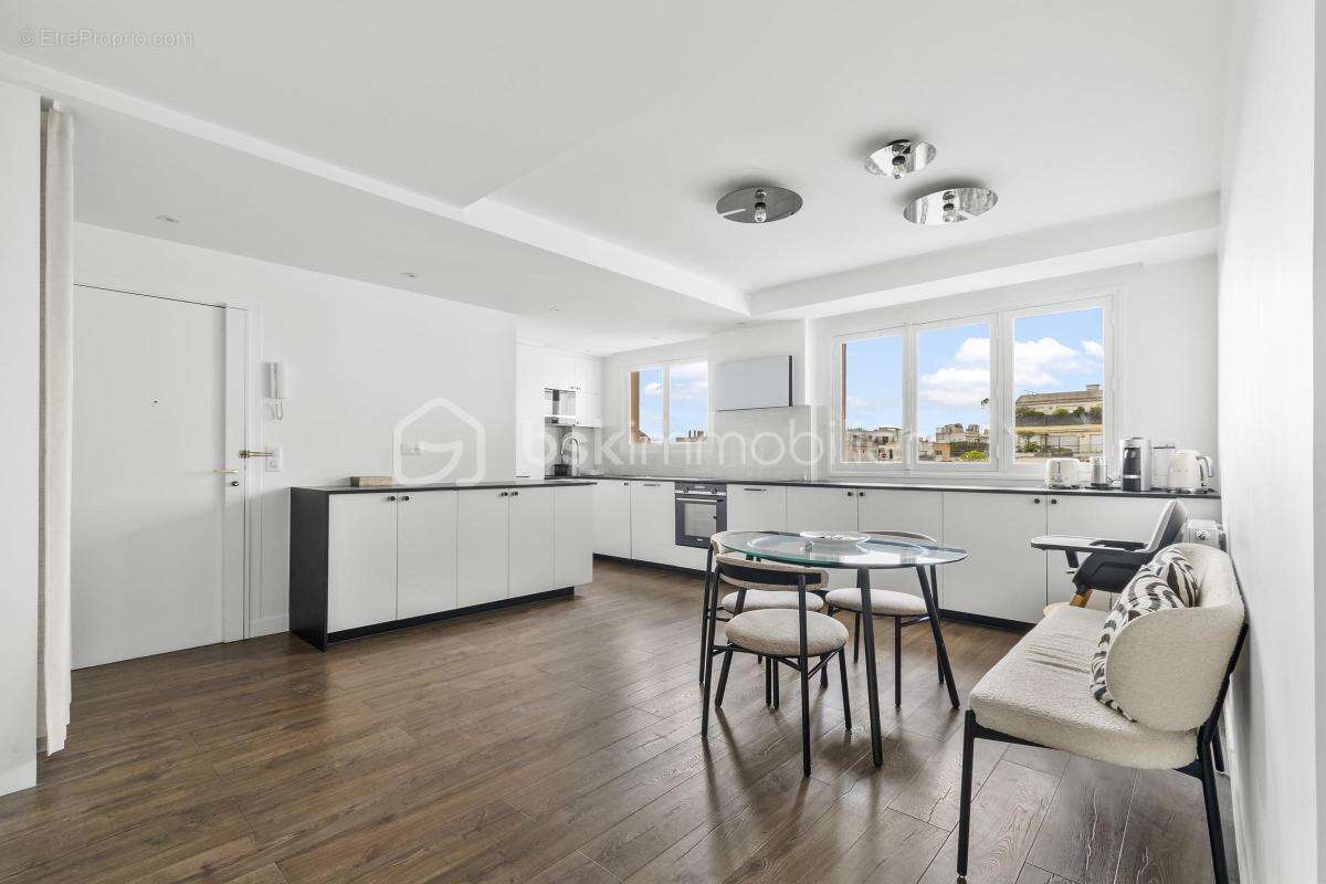 Appartement à COURBEVOIE