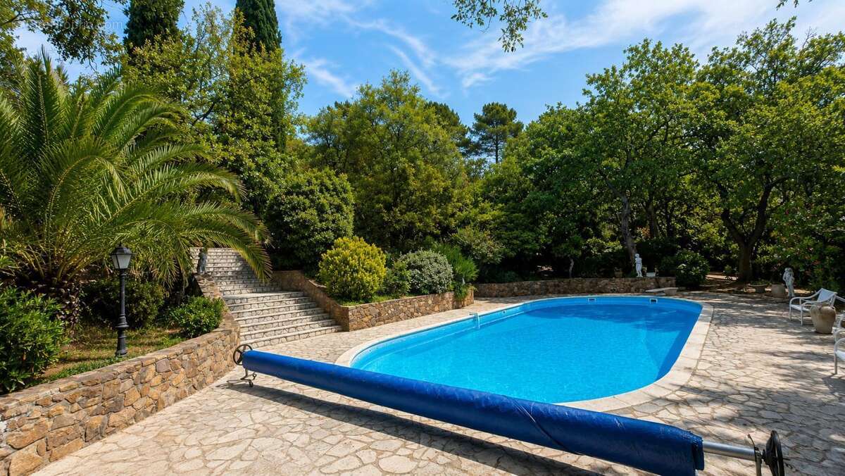 Maison à LE MUY