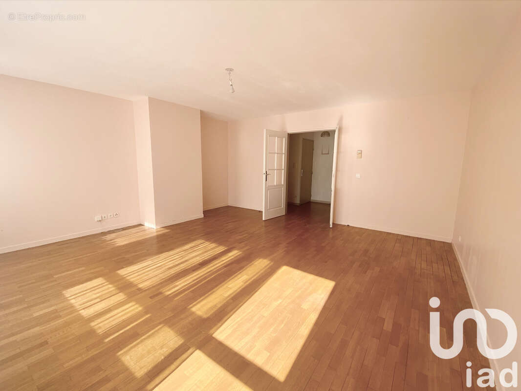 Photo 4 - Appartement à COURBEVOIE