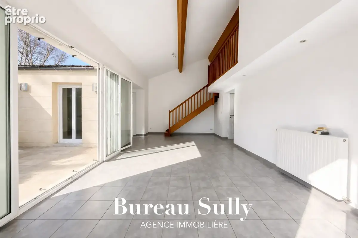 Limite GENAY sur MASSIEUX / Maison T4 (90m2 hab) sur 329m2 de terrain clos arboré parking. TB état - photo 8