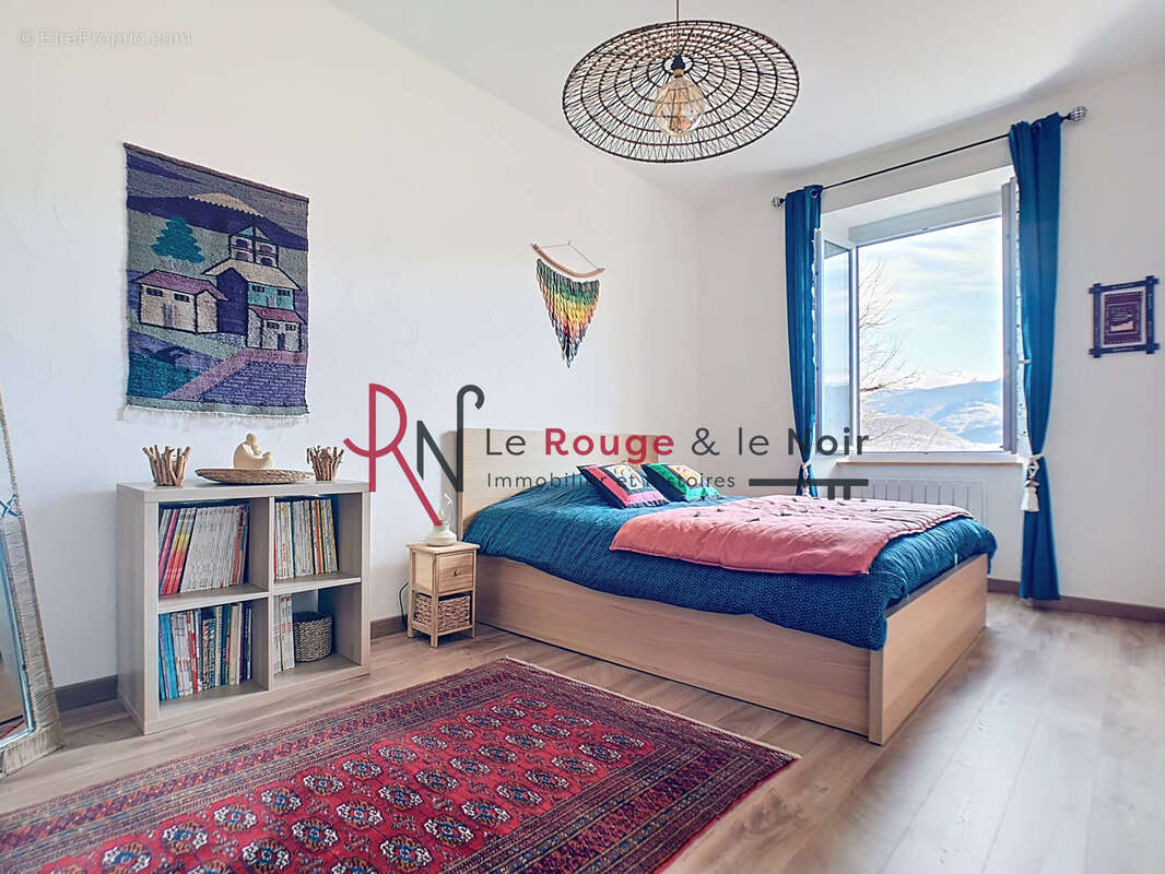 Maison à SAINT-VINCENT-DE-MERCUZE