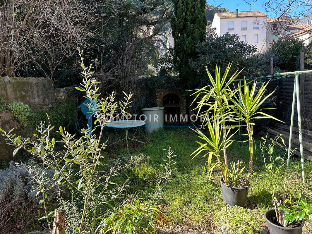 À VENDRE   Charmante maison de village rénovée de 115 m2 avec extérieur et parking privé - photo 4