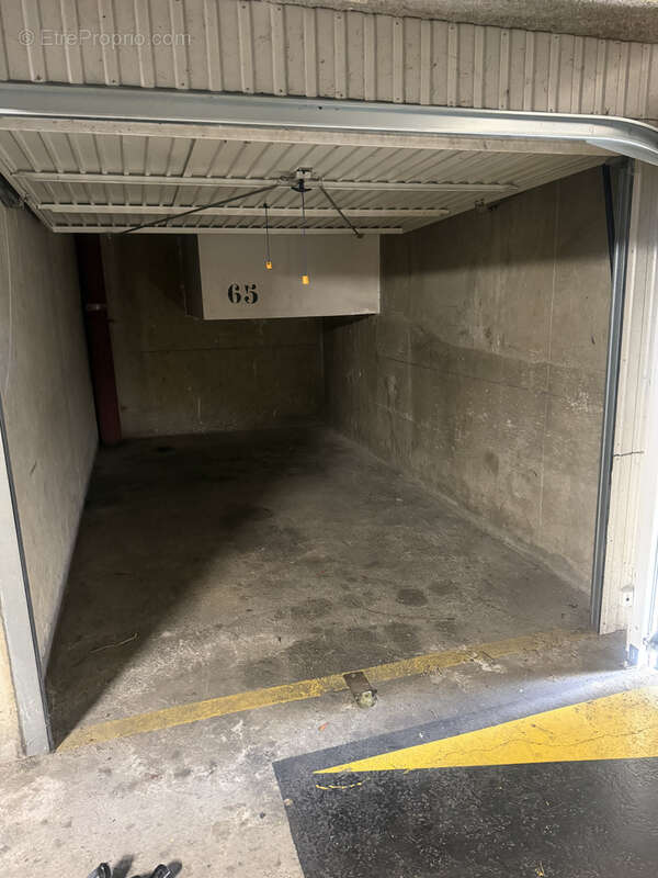 A 15 minutes à pied RER A  garage pour stockage ou voiture moyenne Quartier Vieux Pays Le Fresnay - photo 6