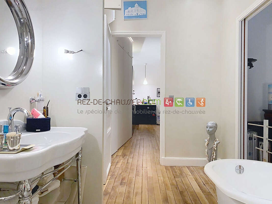 Appartement à PARIS-17E