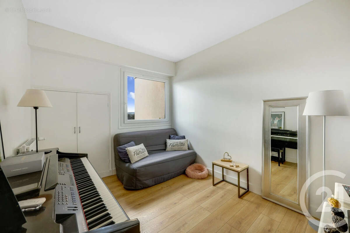 Appartement à VERRIERES-LE-BUISSON