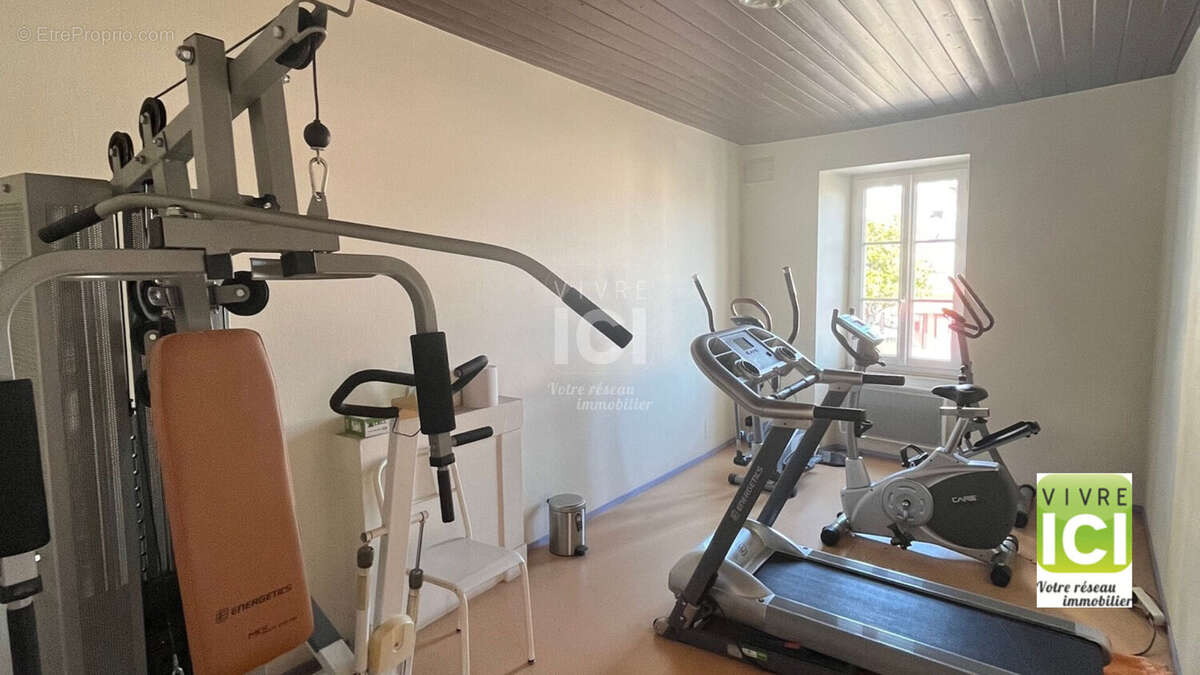 Commerce à LA CHAPELLE-BASSE-MER