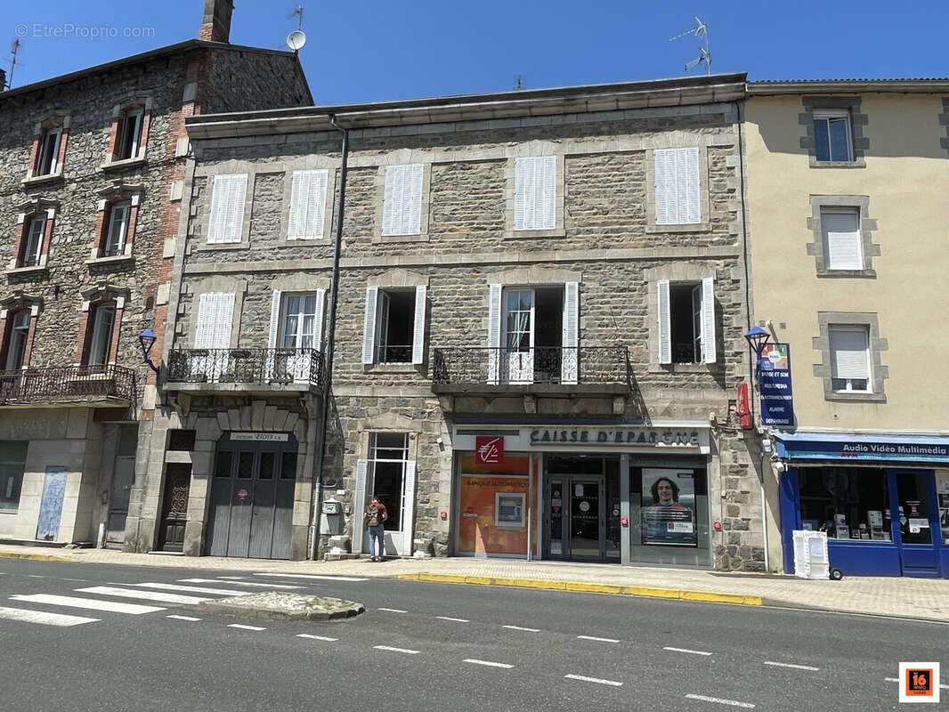 Maison à LA MONNERIE-LE-MONTEL