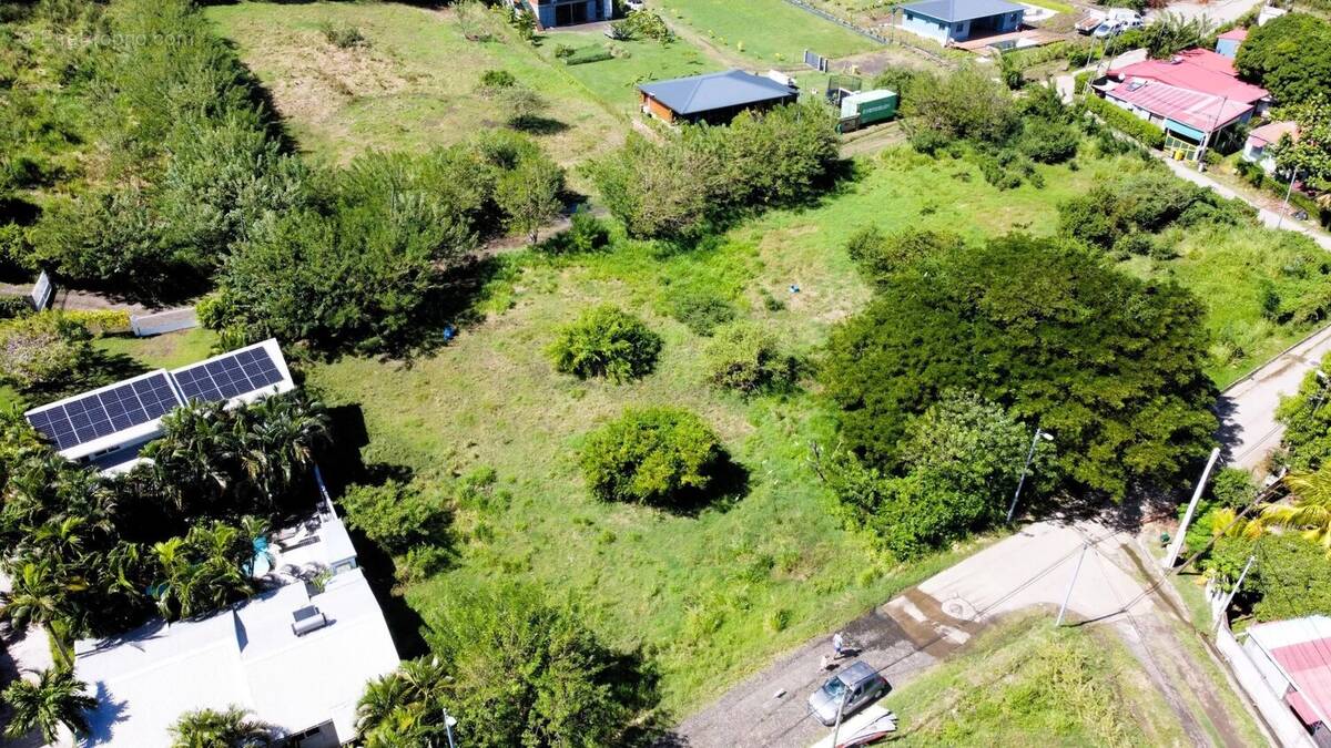 Terrain à LE VAUCLIN