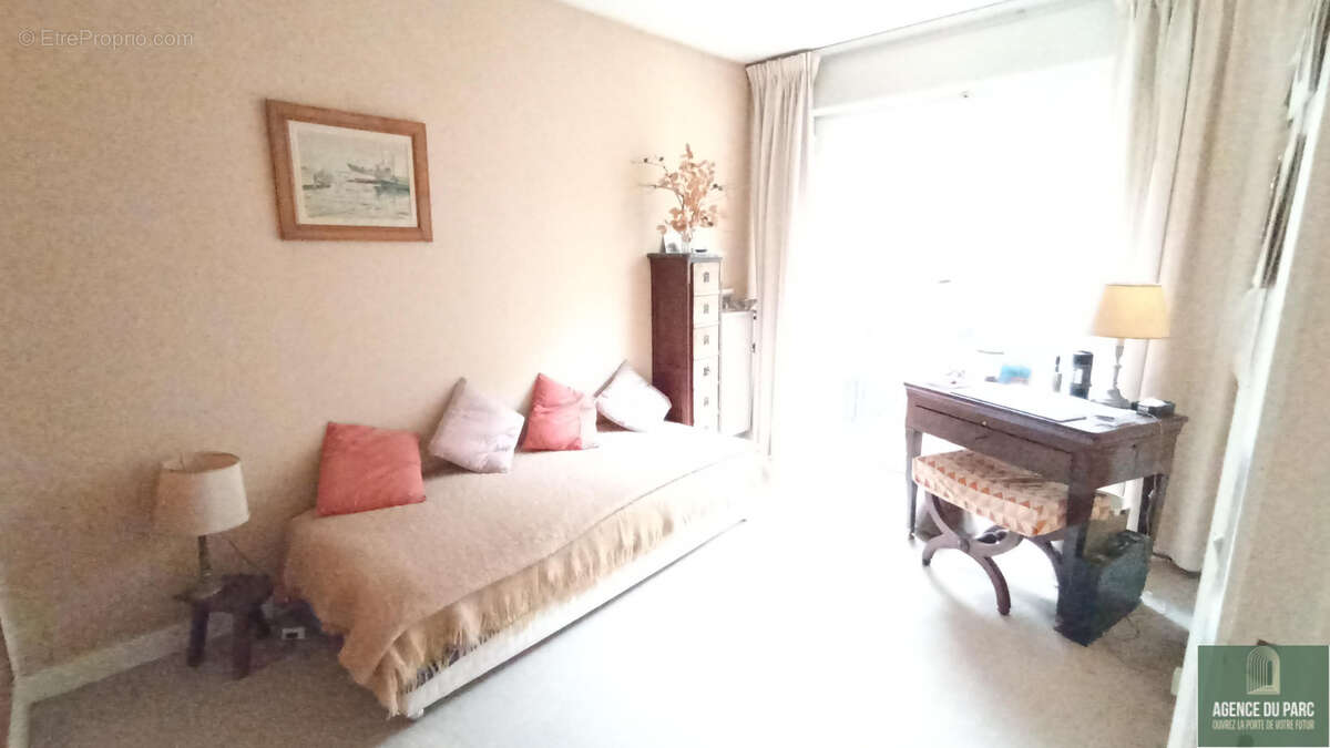 Appartement à VILLE-D'AVRAY