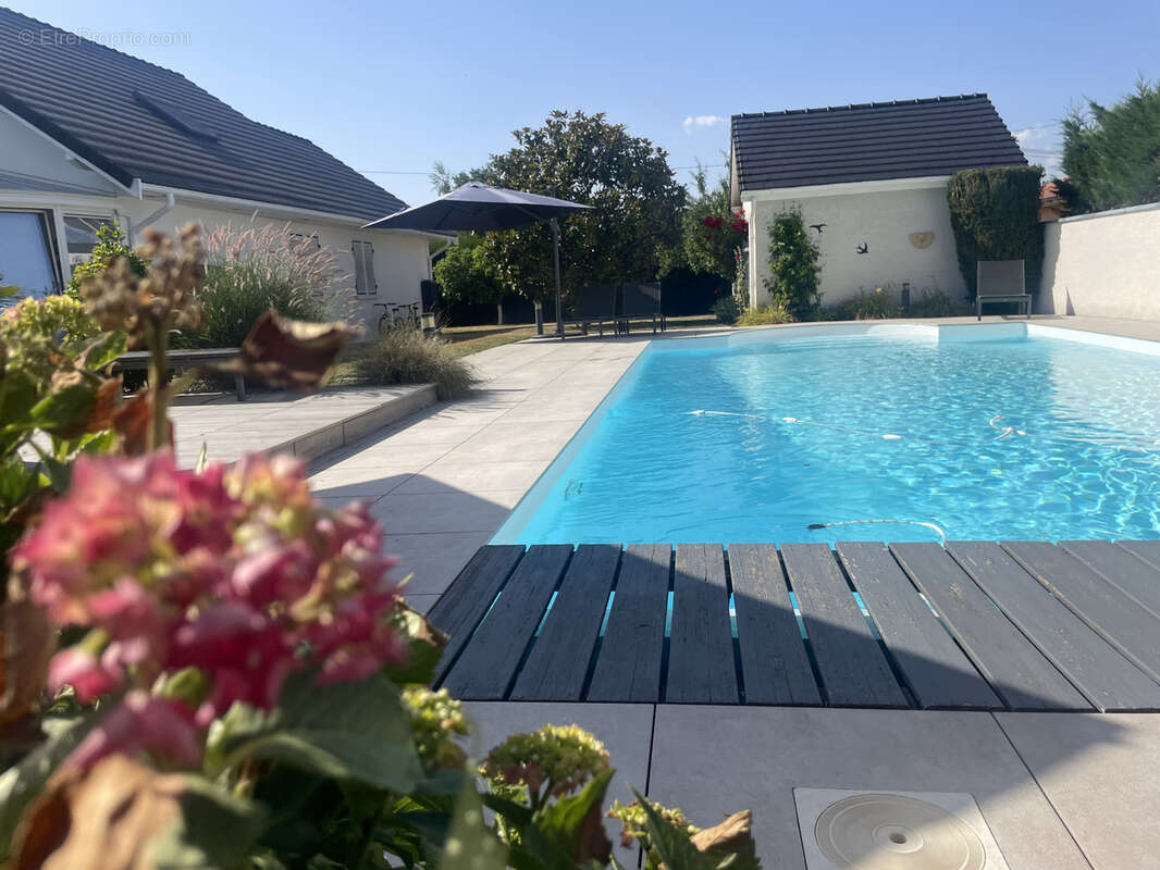 Maison à SAINT-GERMAIN-LESPINASSE