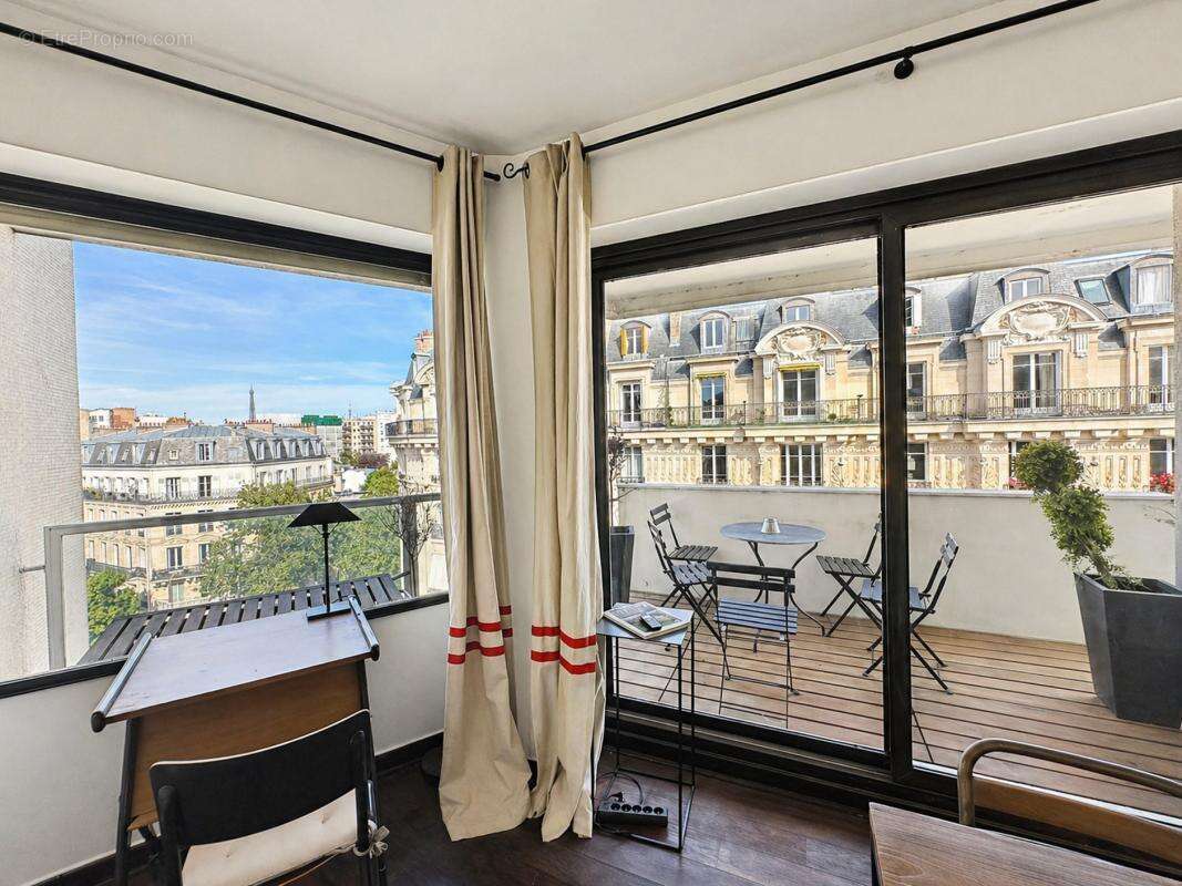 Appartement à PARIS-16E