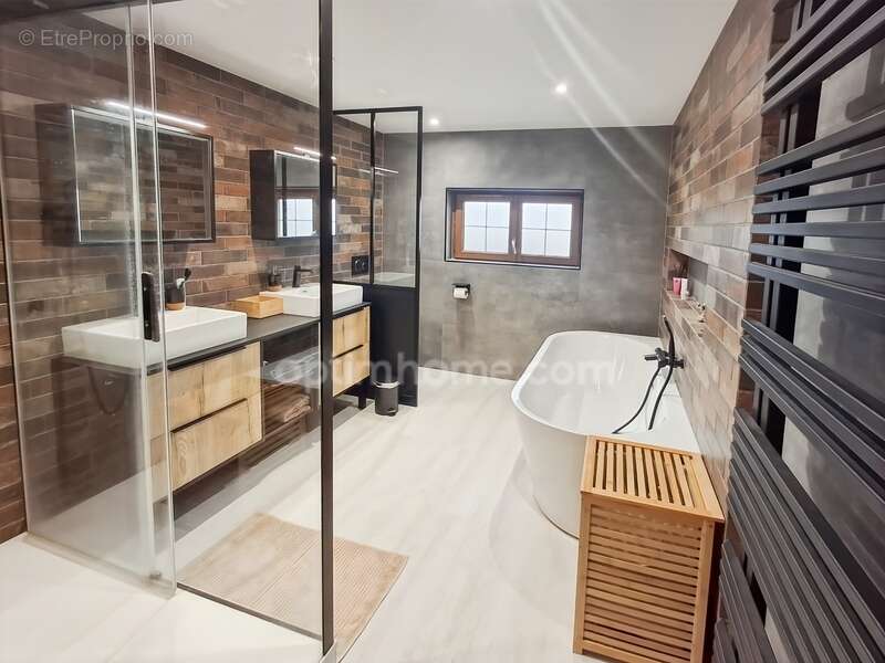 Maison à TREMBLAY-LES-VILLAGES