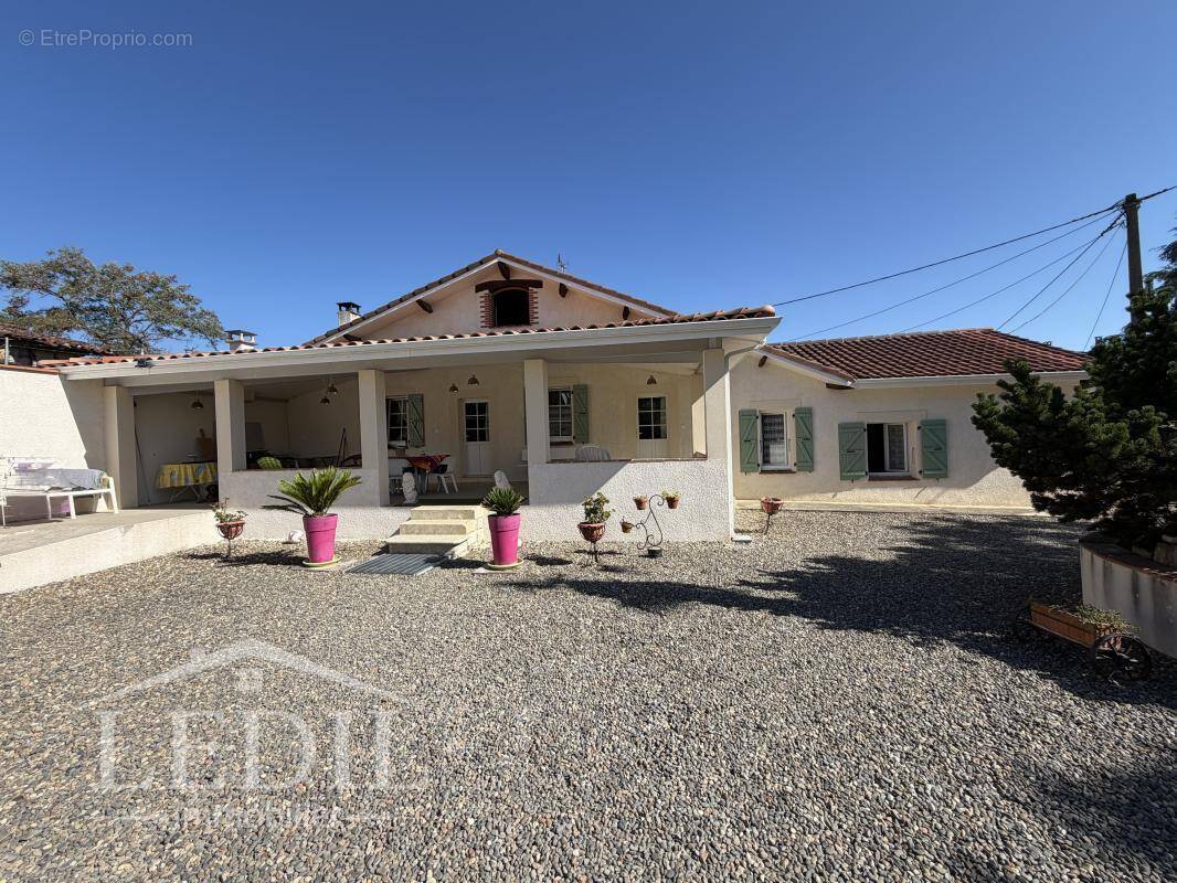 Maison à VIC-FEZENSAC