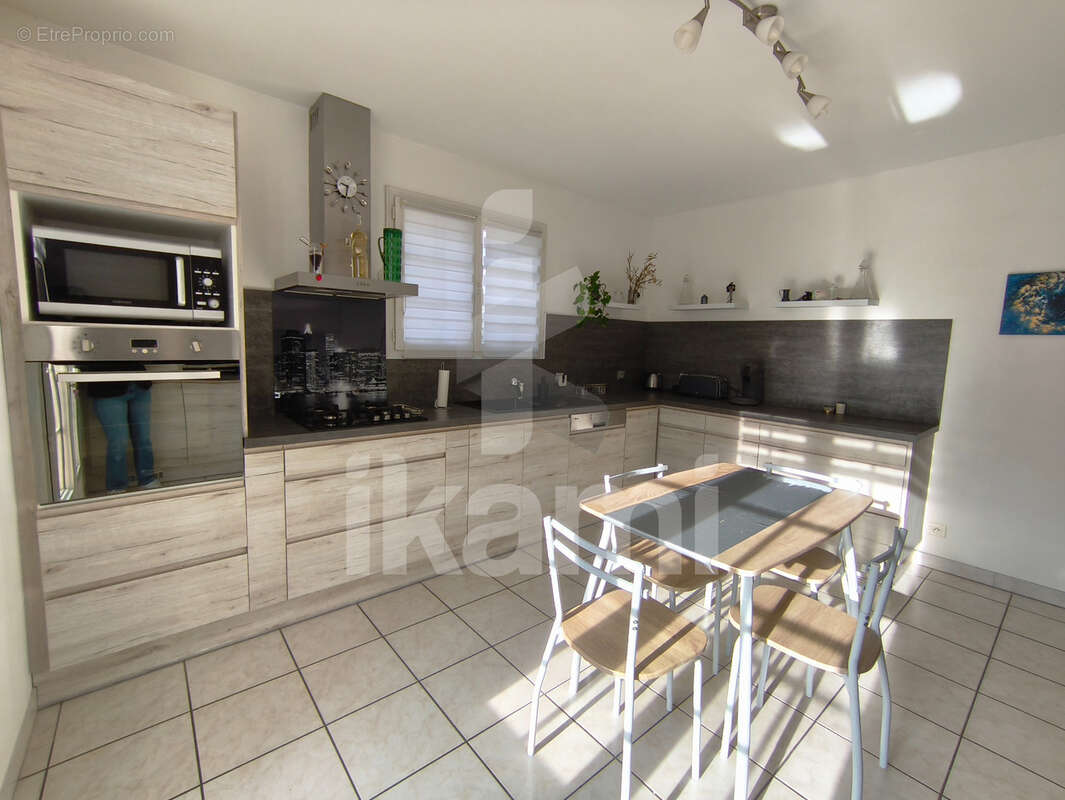 Maison à SAINT-DONAT-SUR-L'HERBASSE