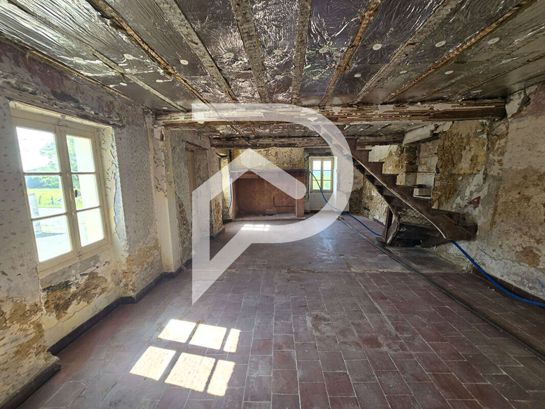 Maison de ville de 101 m² à rénover entièrement. - photo 4