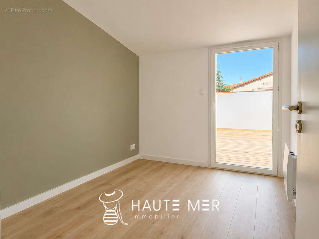 SAUMON - les Présidents - Appartement T4 avec grande cour et parking - photo 6