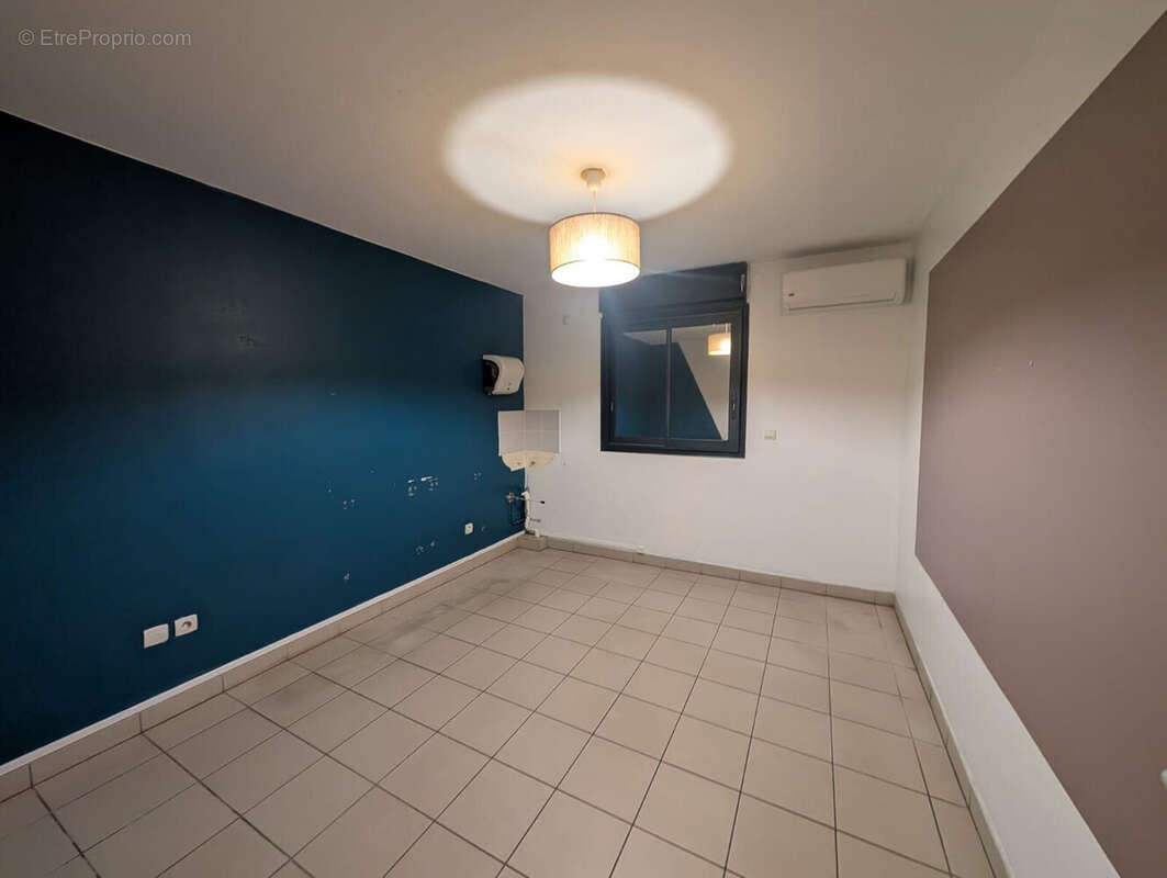 Commerce 78 m² à Saint-Pierre  - photo 3