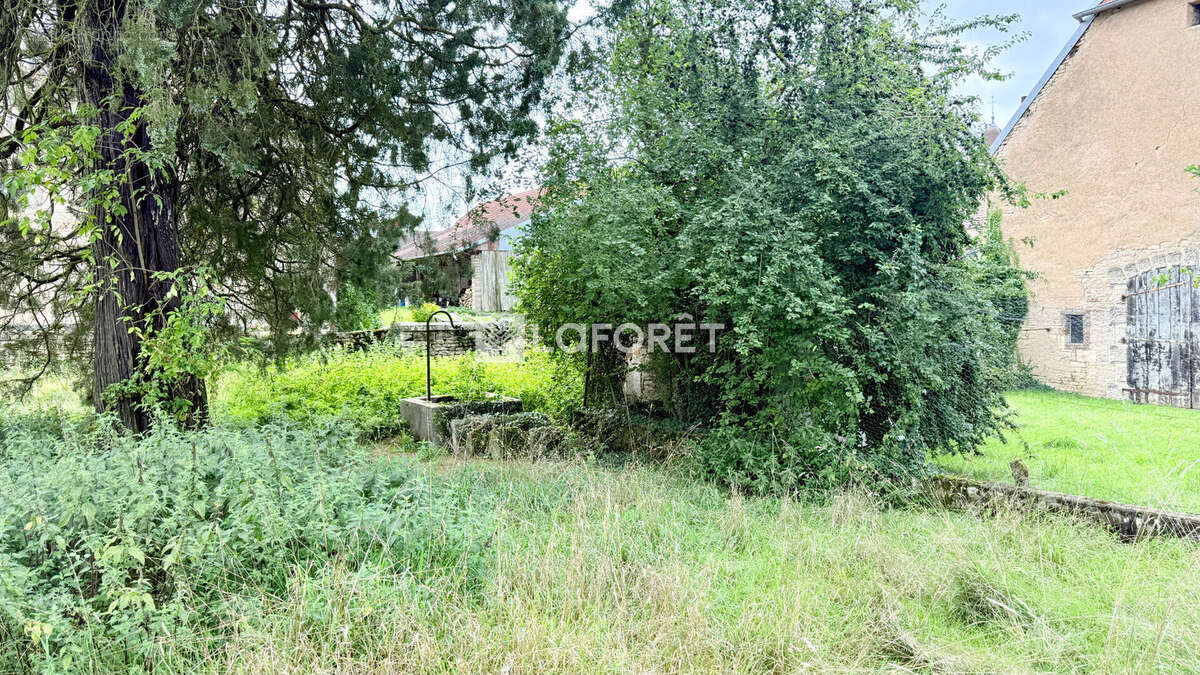 Maison à CHAUMERCENNE