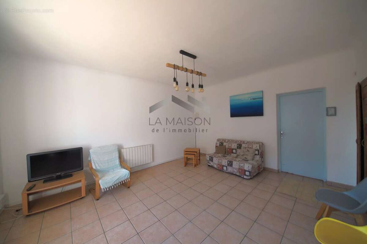 Appartement T1 centre village - photo 6