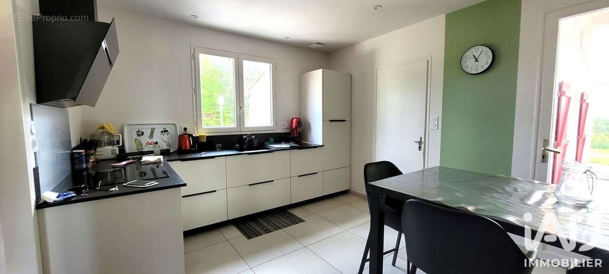 Maison 151 m² à Saint-Denis-La-Chevasse  - photo 5