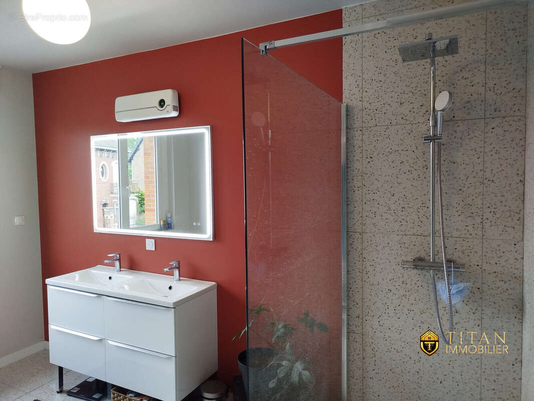 Maison familiale 115 m²  4 chambres  Centre Ville Nieppe  Garage + jardin TITAN-IMMOBILIER - Maison à NIEPPE