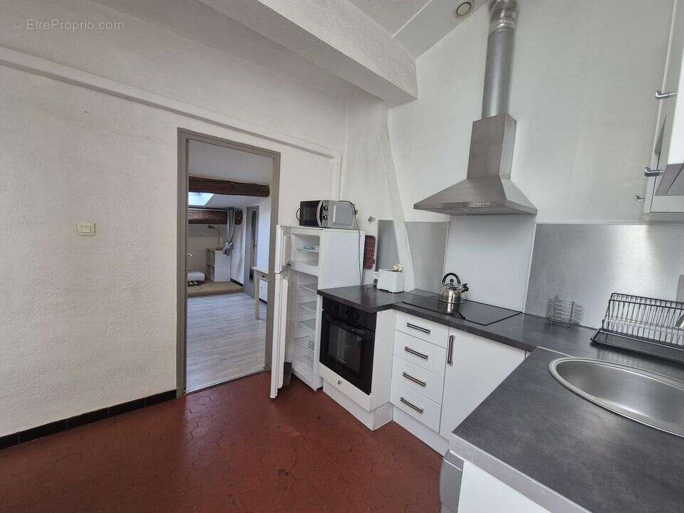 LA CIOTAT APPARTEMENT T3 + bureau   -  calme - centre