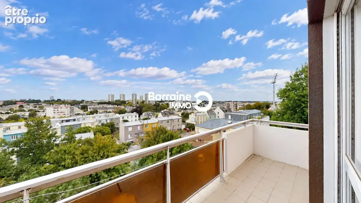 Exclusivité menez-paul : dernier étage, appartement t4 - ascenseur - deux balcons et parking - photo 3