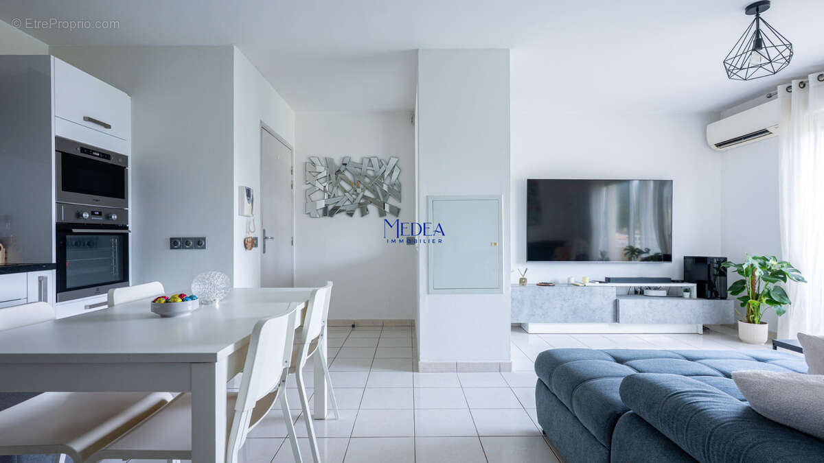 Photo 2 - Appartement à ROQUEFORT-LA-BEDOULE