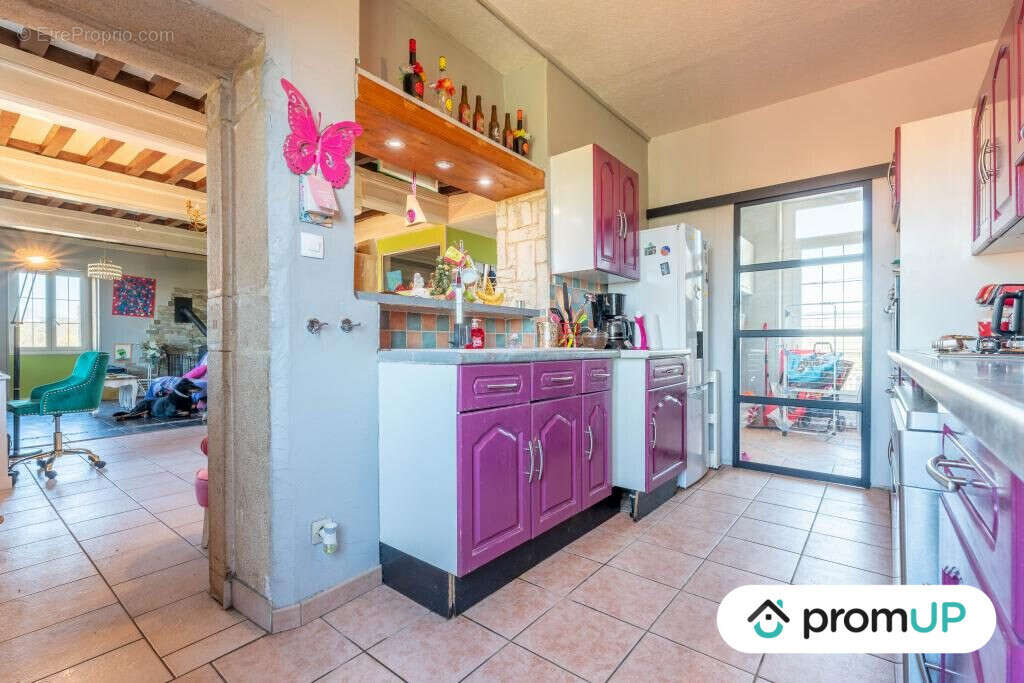 Maison à LA CHAPELLE-DE-GUINCHAY