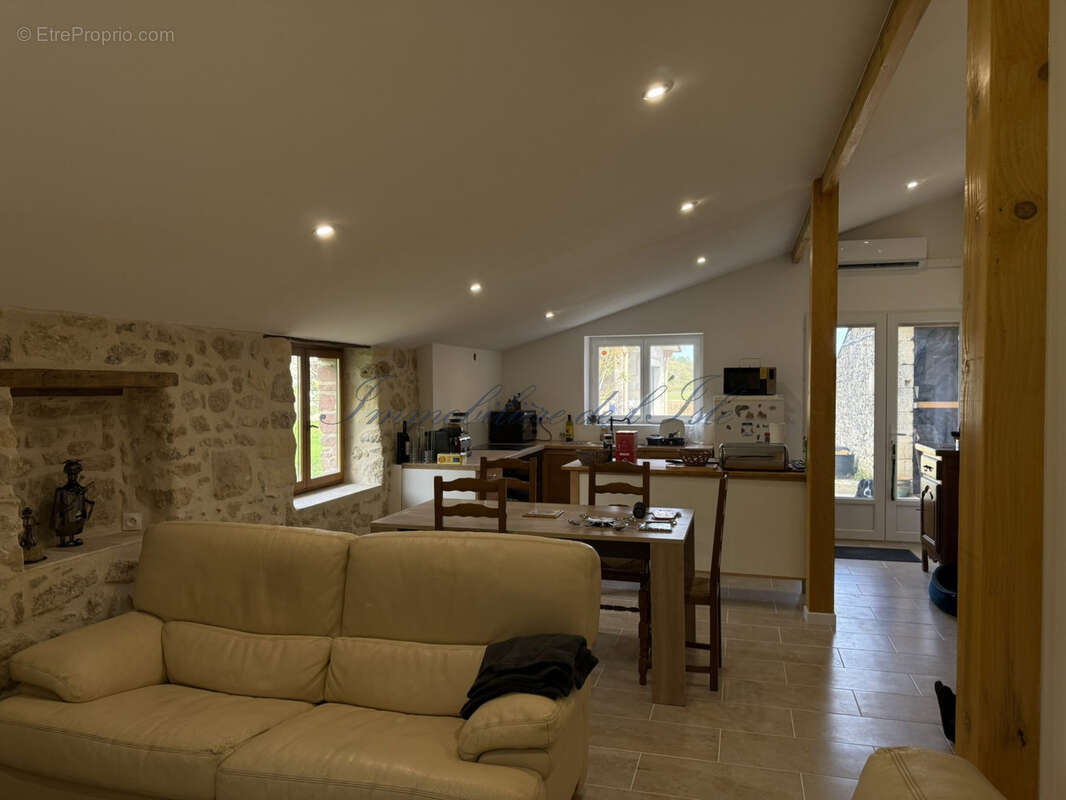 Maison à VILLEFRANCHE-DE-LONCHAT