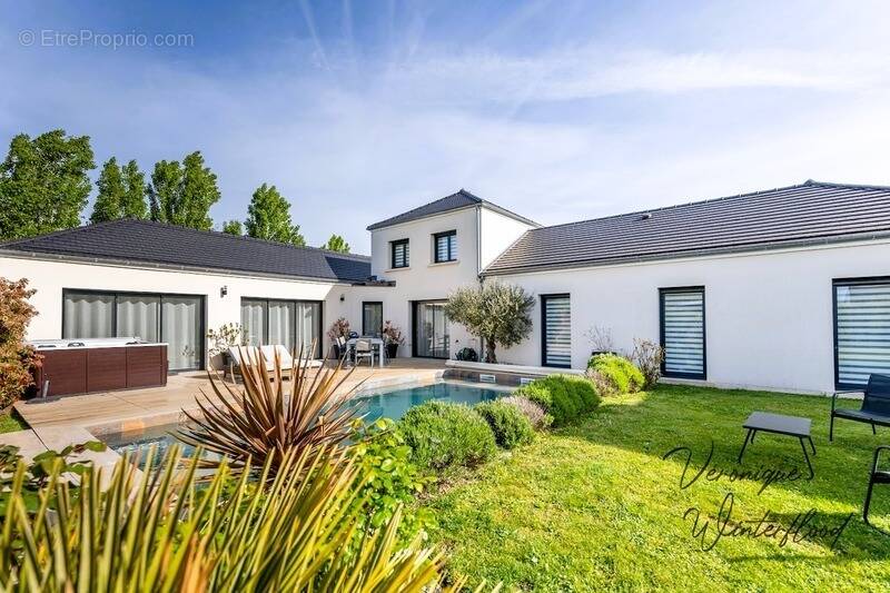 Maison à GROSSOEUVRE