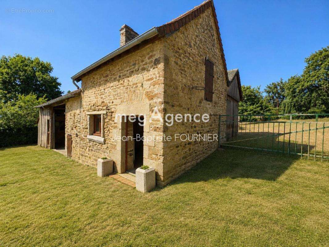 Maison de Maître avec dépendances – Terrain de plus de 4 400 m² - photo 3