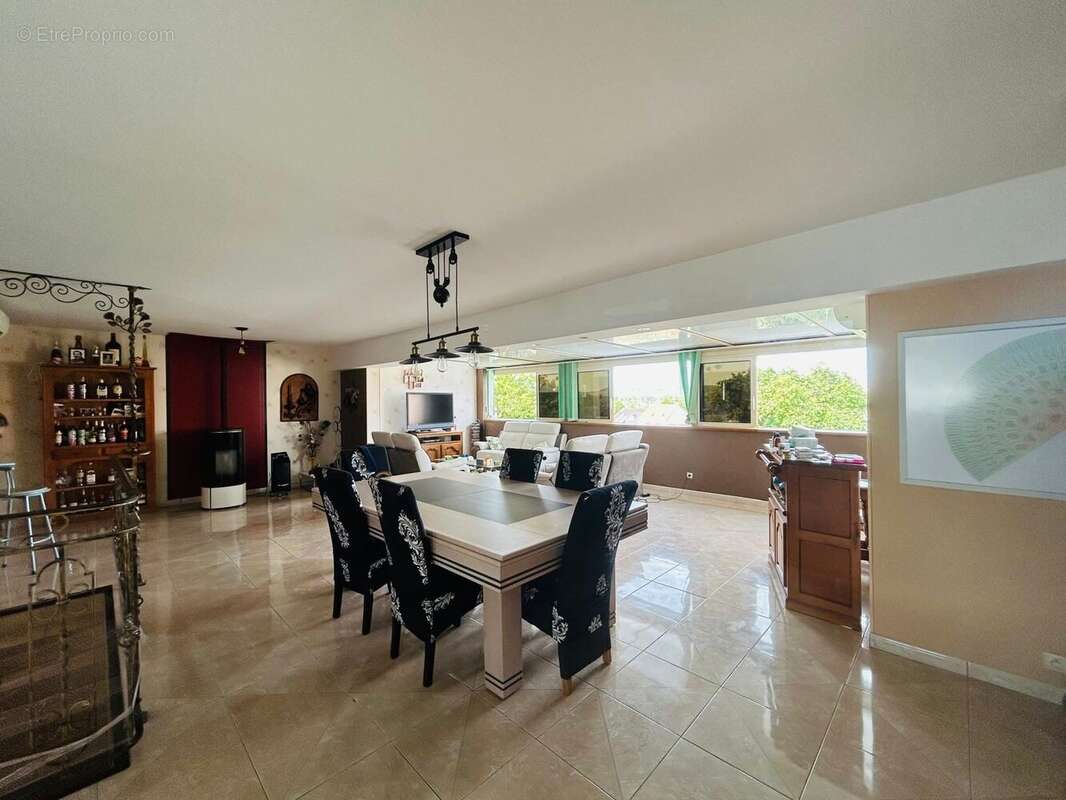 Maison 242 m² à Veron  - photo 3