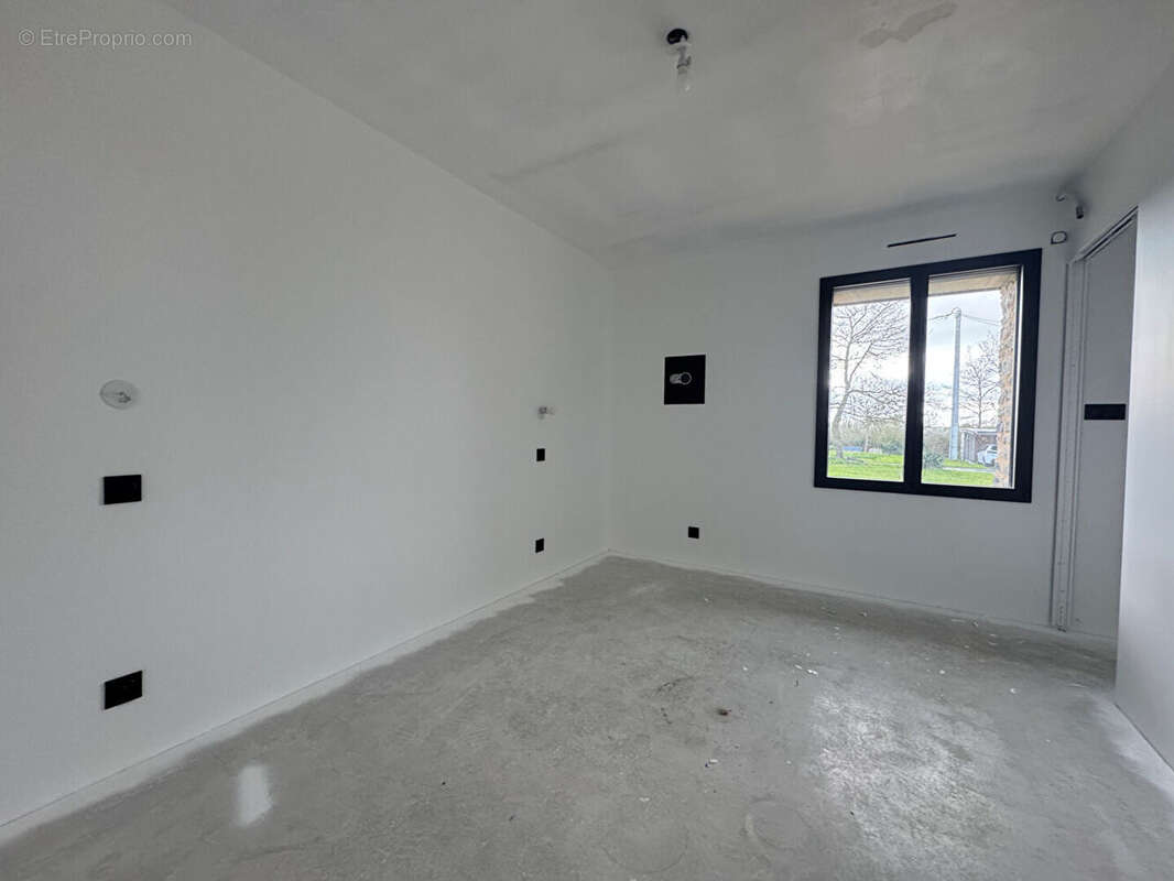 Saint Georges sur Loire - Maison 188m² - 6 pièces - Terrain 3109m² - photo 5