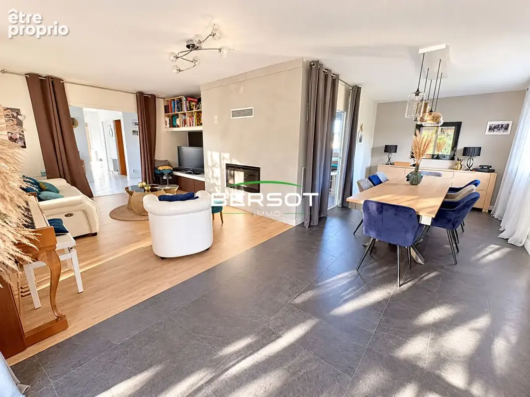 Maison familiale de 235 m² avec piscine chauffée sur les hauteurs de Bregille à Besançon - photo 4