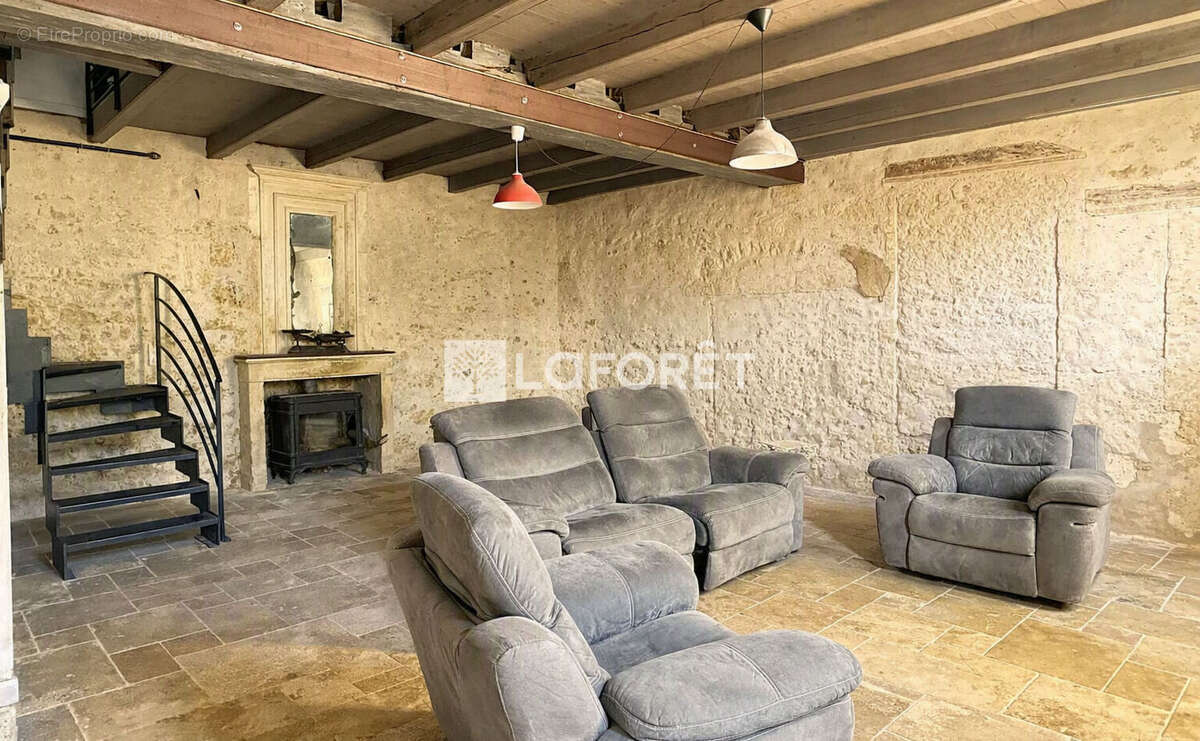 Maison Saint Just Luzac 5 pièces - photo 2