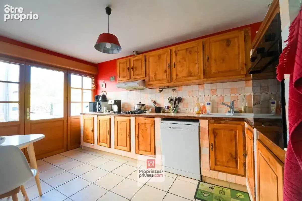 Voreppe (38340) - Maison de village T6 - 5 chambres - Balcon - Cave - Grenier - photo 10