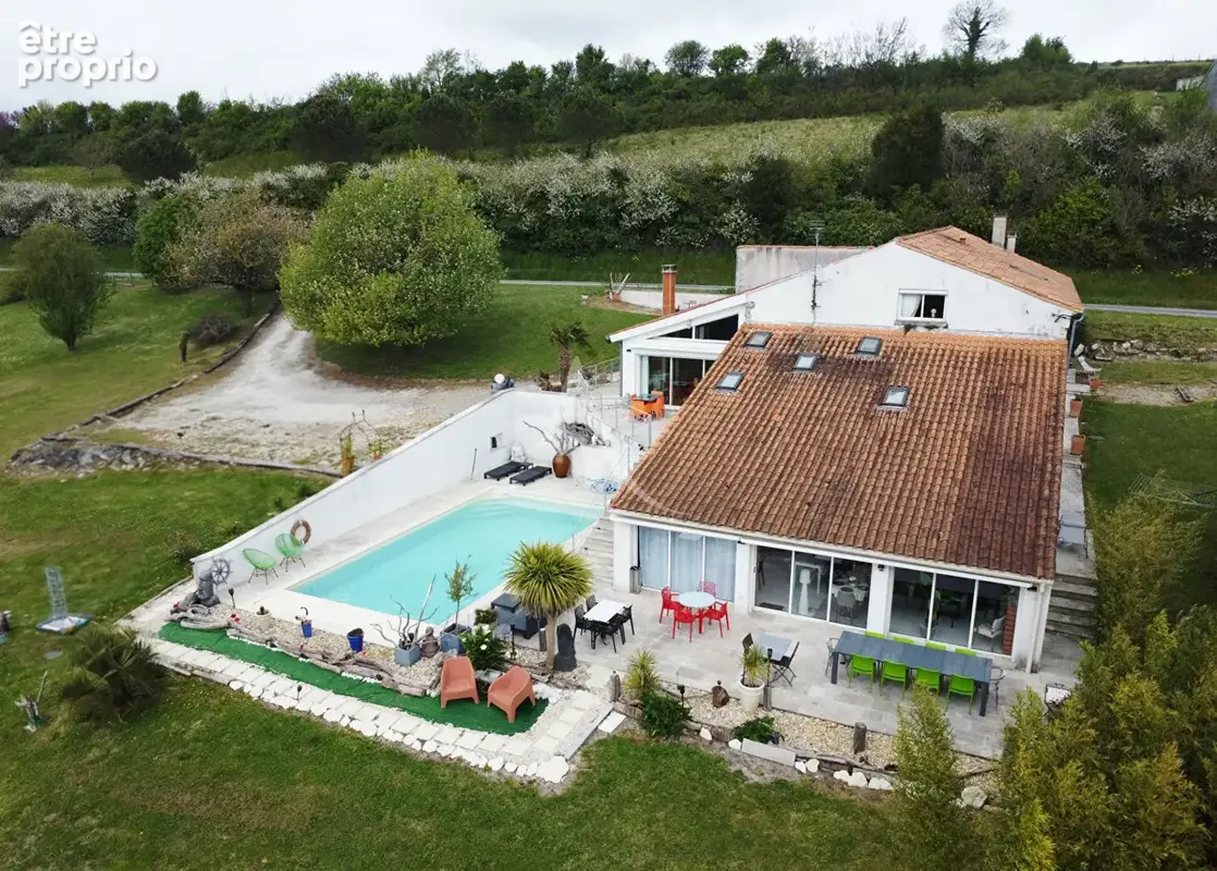 Propriété d'exception de plus de 300m² avec vue panoramique sur l'estuaire de la Gironde - photo 6
