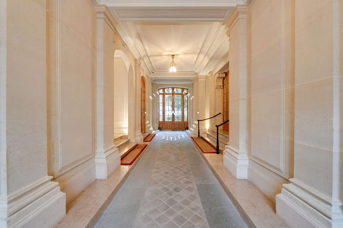 Appartement à PARIS-16E