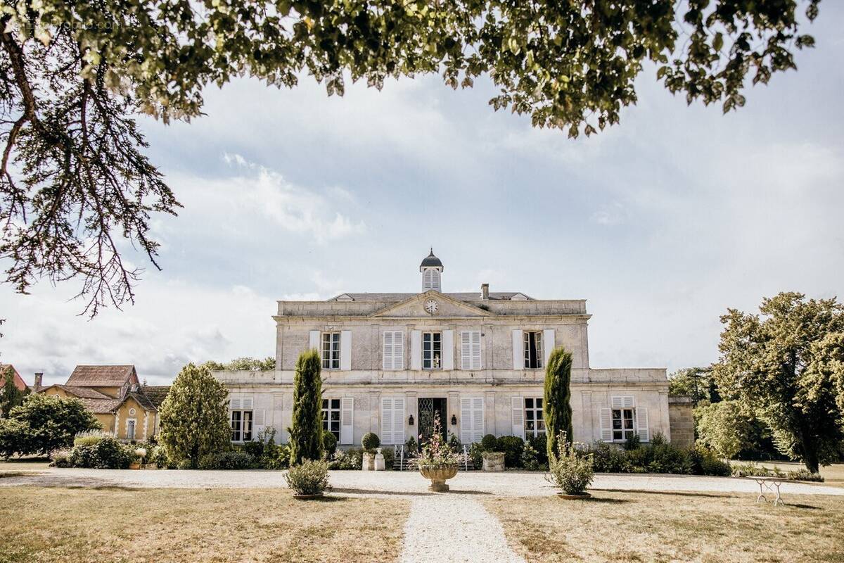 Maison à BRIVES-SUR-CHARENTE