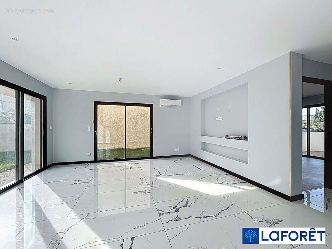 Maison à IS-SUR-TILLE