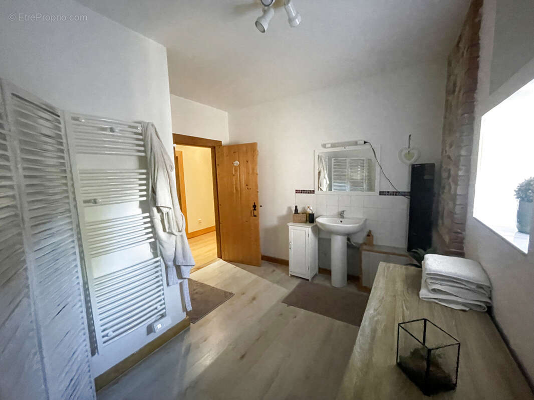 Maison de 248 m2 - 6 pièces - photo 11