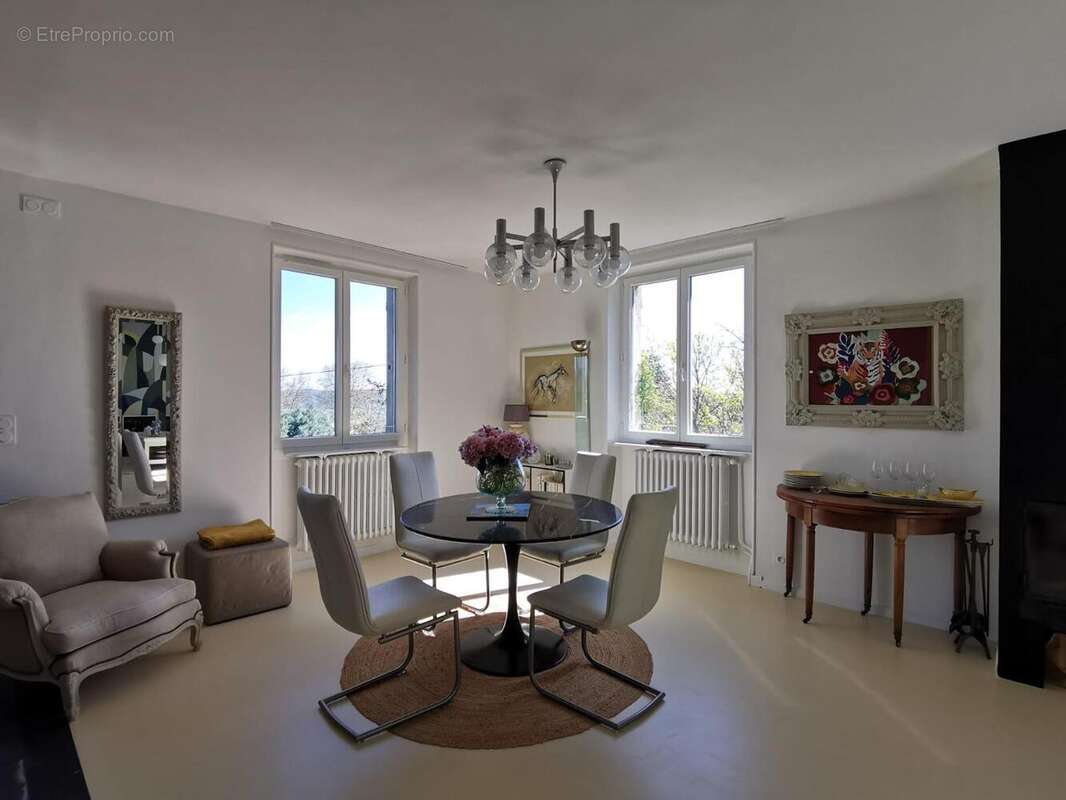   - Maison à SAINT-ETIENNE-DE-FONTBELLON