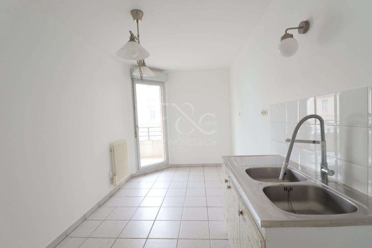 Appartement à LYON-8E