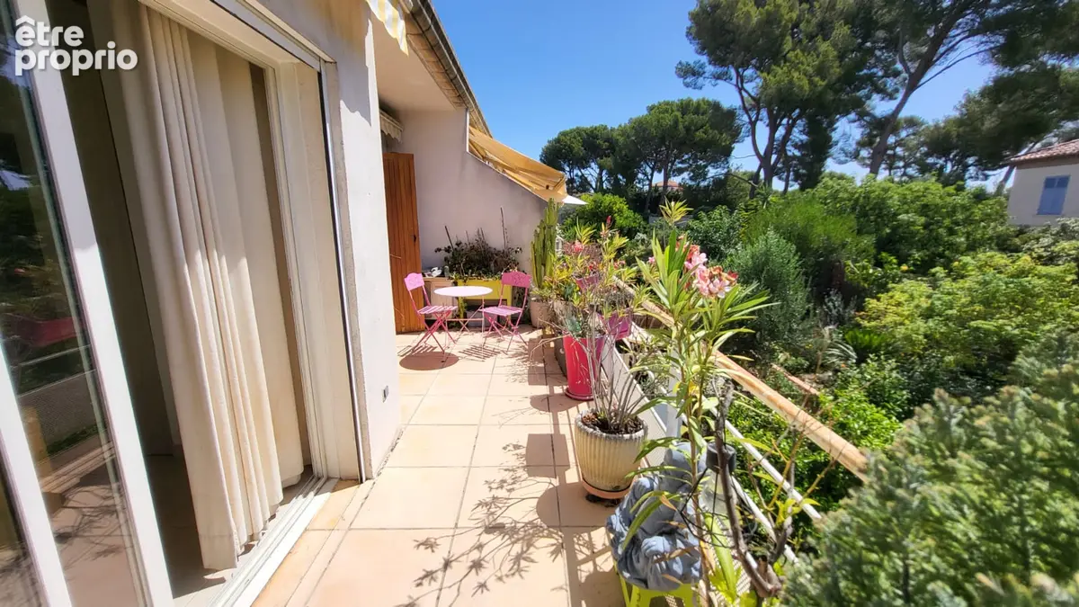 La Ciotat quartier  Peymian ? Grand T2/3 en Duplex 76 m² avec 2 Terrasses (33 m²) et Box fermé - photo 2