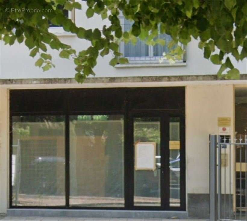 Commerce à SAINT-CLOUD