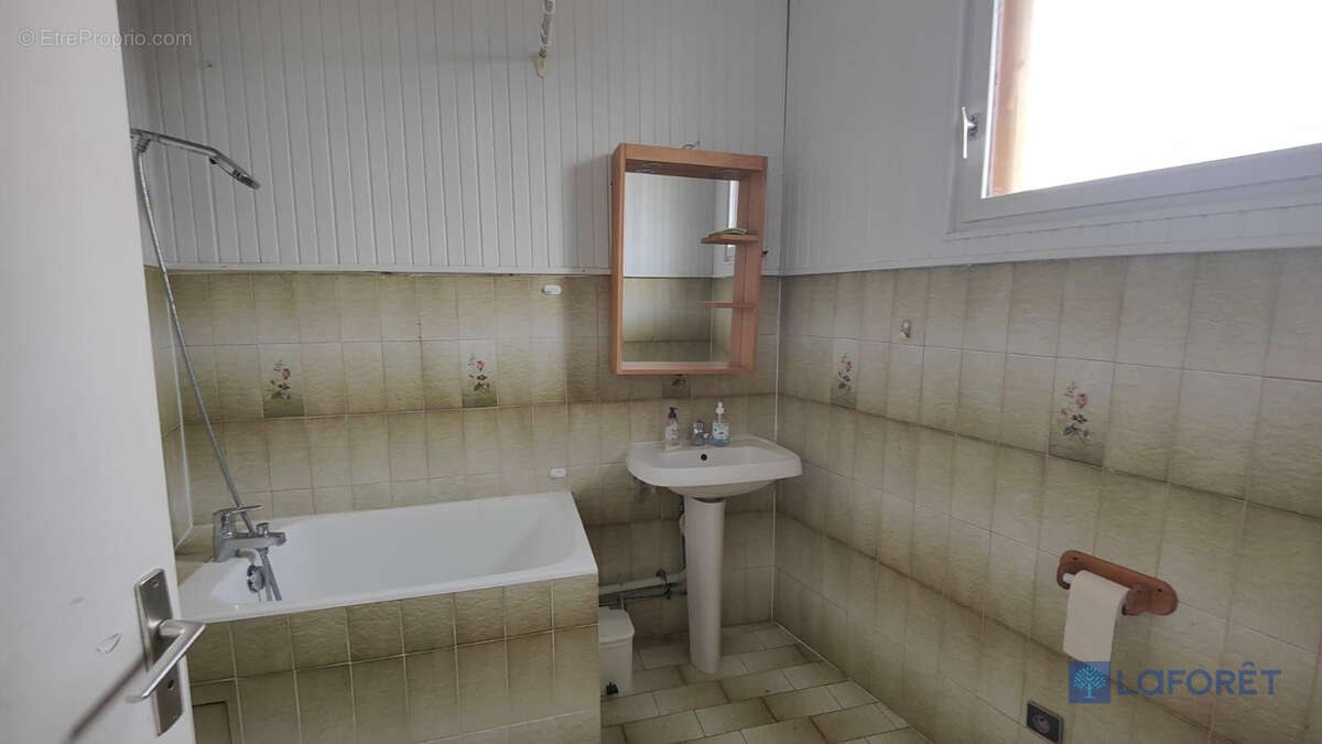 Maison à OLLAINVILLE