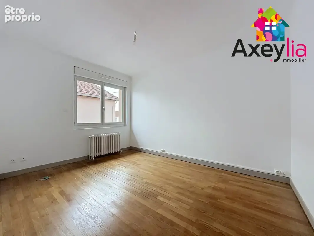 A vendre - mably - maison d'habitation rénovée élevée sur sous-sol avec trois chambres, garage et terrain - photo 8