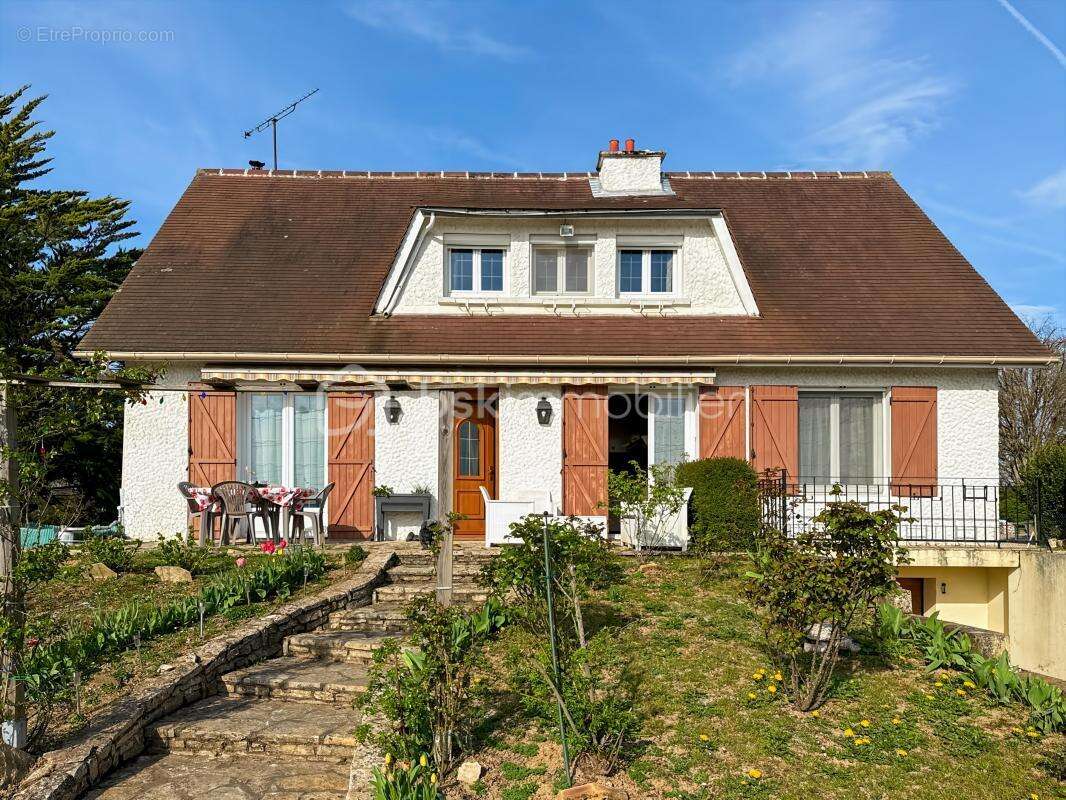 Maison à MONTACHER-VILLEGARDIN