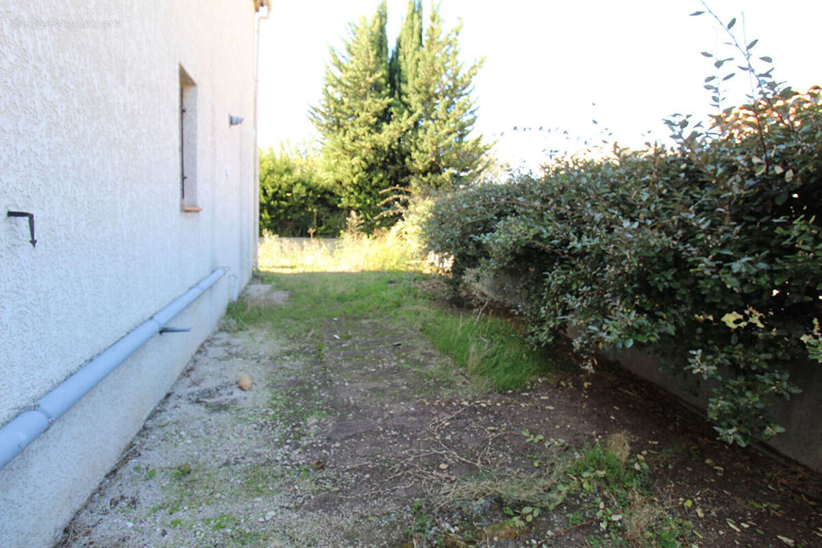Maison Saint Martin De Crau 6 pièce(s) 120 m2+ terrain au centre ville. - photo 3